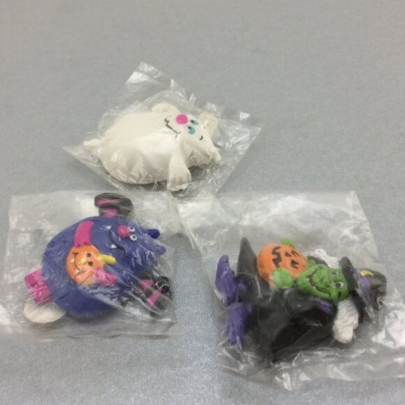 3 Vintage RUSS Amram's Halloween Brooches Pins Witch Bat Ghost - Picture 4 of 10